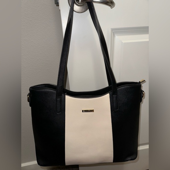 Purse - Picture 2 of 4